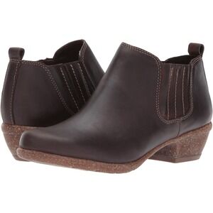 Clarks Women's Wilrose Jade Boot‎ Size 6 Low Heel Chelsea Shootie Brown Leather